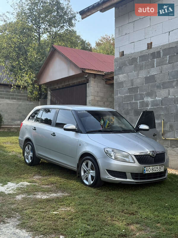 Универсал Skoda Fabia 2011 в Обаве