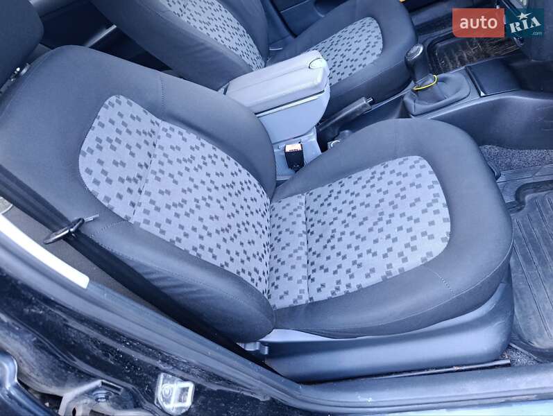 Хэтчбек Skoda Fabia 2004 в Ровно