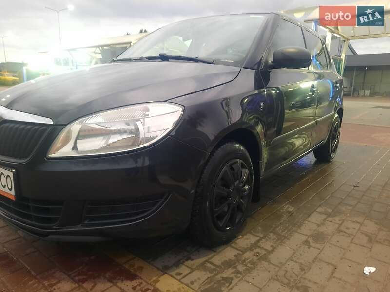 Хэтчбек Skoda Fabia 2012 в Сарнах