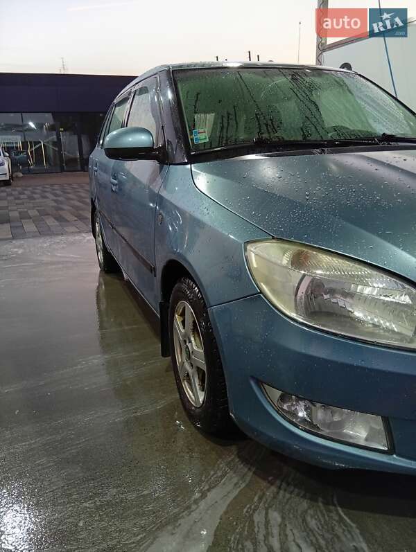 Универсал Skoda Fabia 2010 в Ужгороде