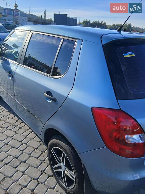 Хэтчбек Skoda Fabia 2008 в Черновцах