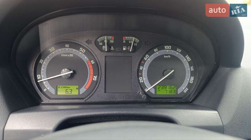 Седан Skoda Fabia 2005 в Виннице