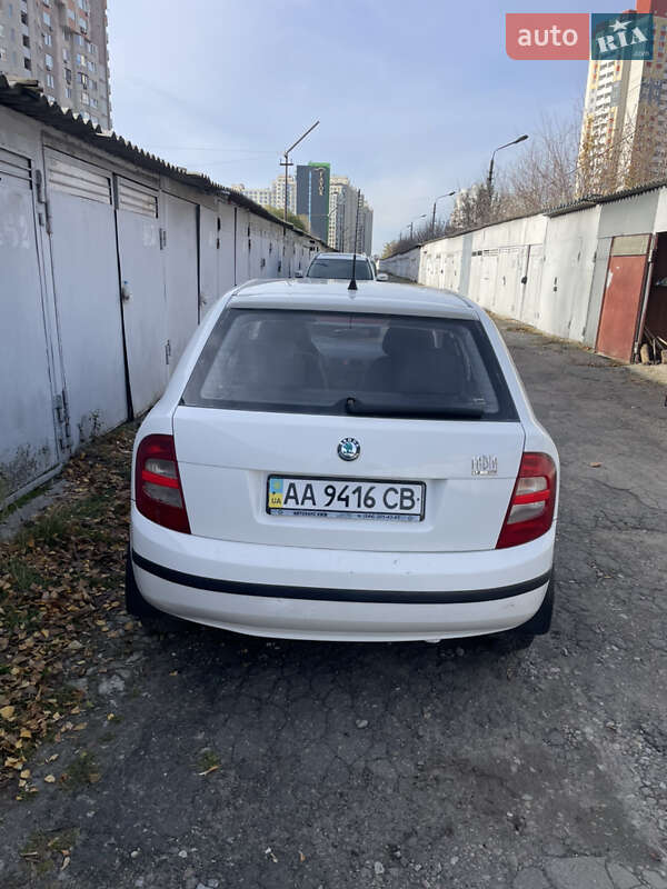 Хэтчбек Skoda Fabia 2003 в Киеве