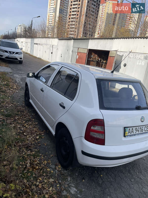 Хэтчбек Skoda Fabia 2003 в Киеве