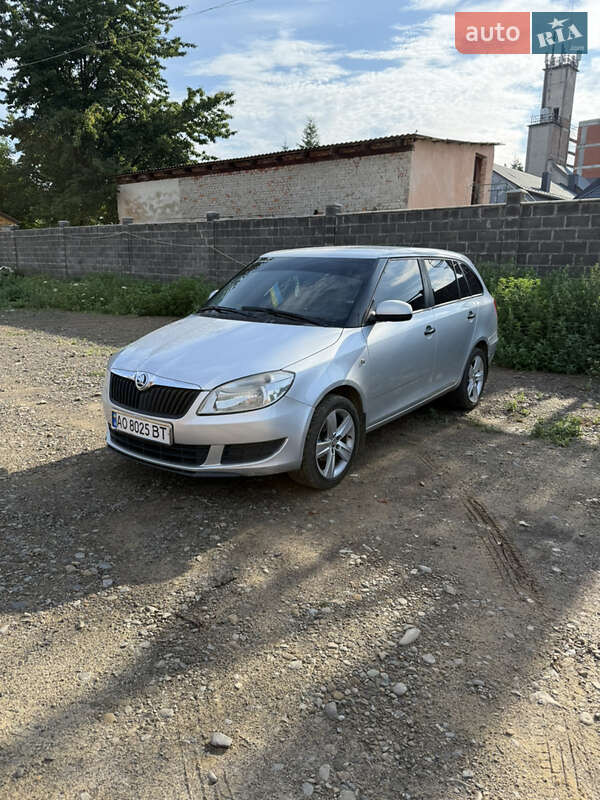 Универсал Skoda Fabia 2011 в Обаве