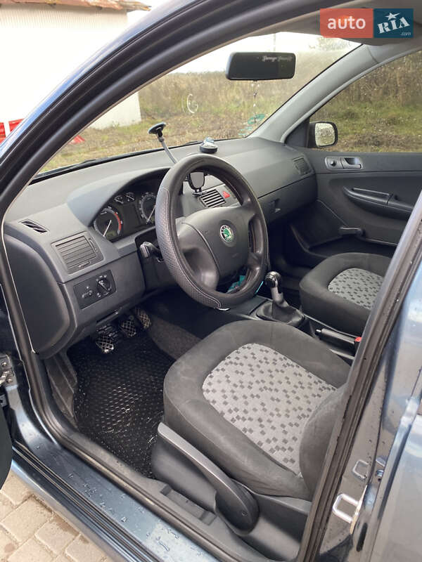 Хетчбек Skoda Fabia 2005 в Івано-Франківську