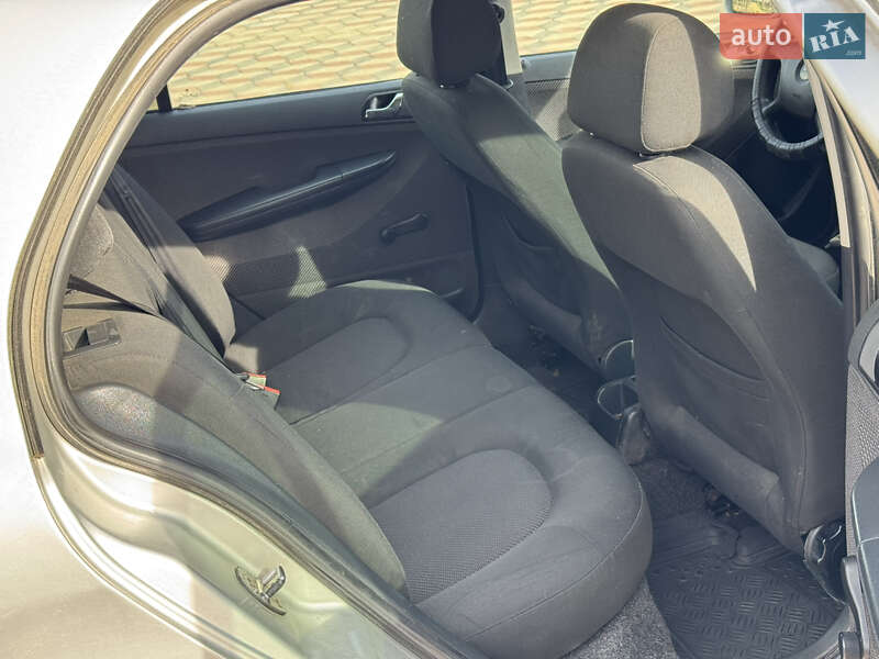 Хэтчбек Skoda Fabia 2006 в Черновцах