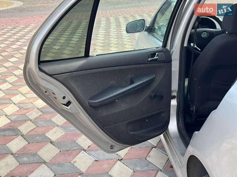 Хэтчбек Skoda Fabia 2006 в Черновцах