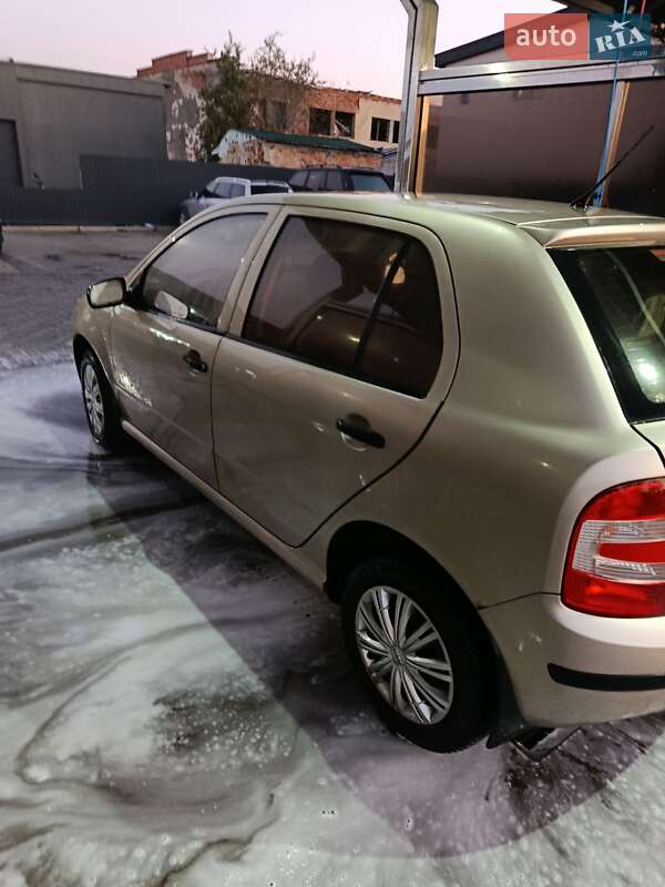Хэтчбек Skoda Fabia 2006 в Ужгороде