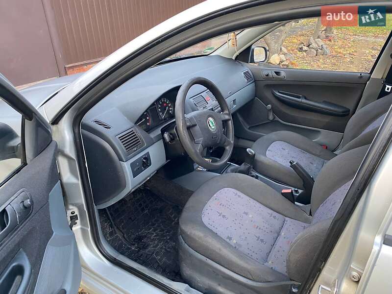 Хэтчбек Skoda Fabia 2004 в Сумах