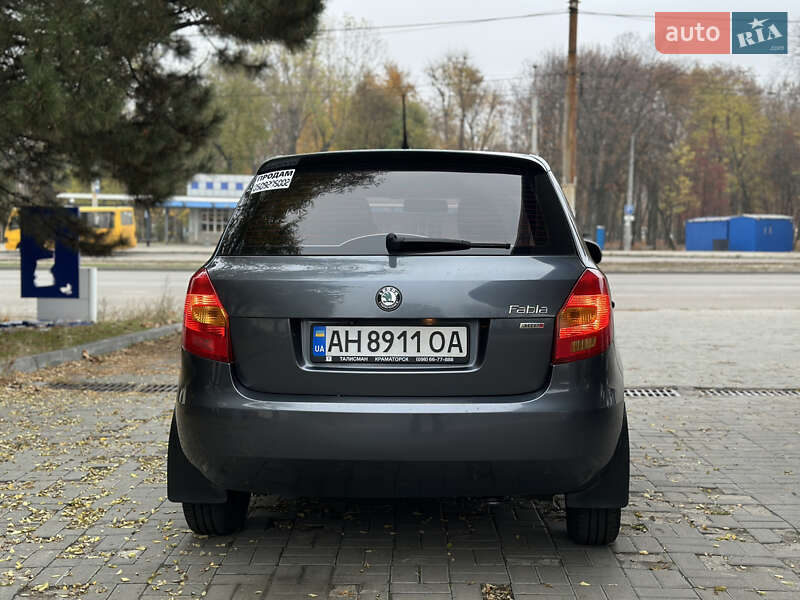 Хетчбек Skoda Fabia 2012 в Дніпрі