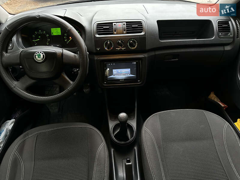 Хетчбек Skoda Fabia 2012 в Дніпрі