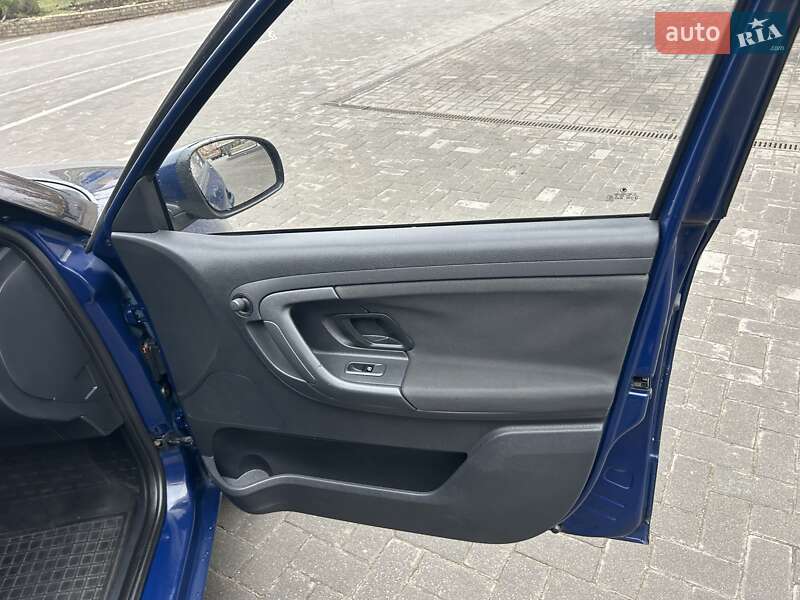 Хэтчбек Skoda Fabia 2012 в Днепре