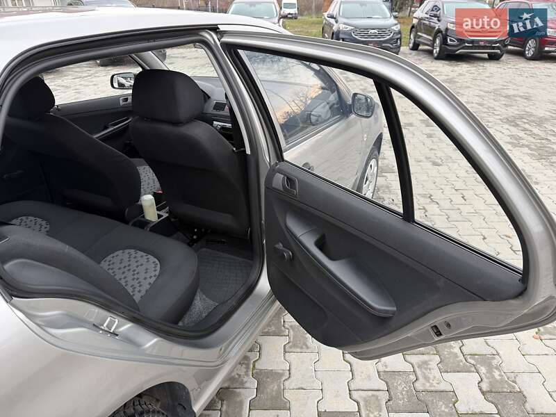 Хетчбек Skoda Fabia 2006 в Ужгороді фото 26 Хетчбек Skoda Fabia 2006 в Ужгороді