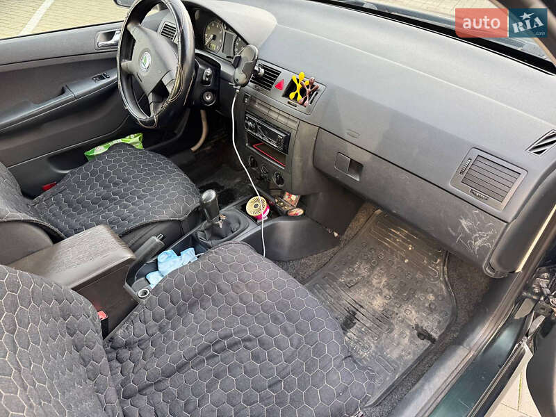 Седан Skoda Fabia 2004 в Одессе