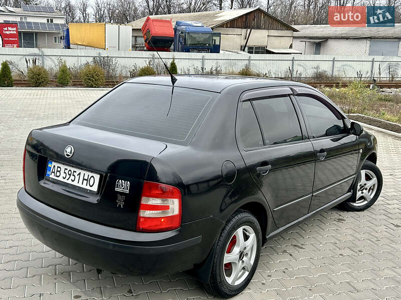 Седан Skoda Fabia 2004 в Вапнярке