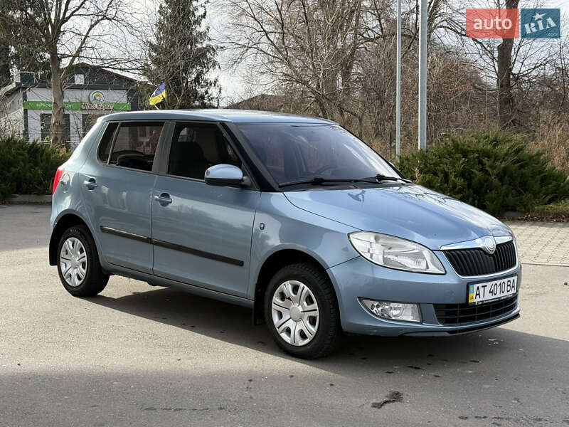 Хэтчбек Skoda Fabia 2010 в Надворной
