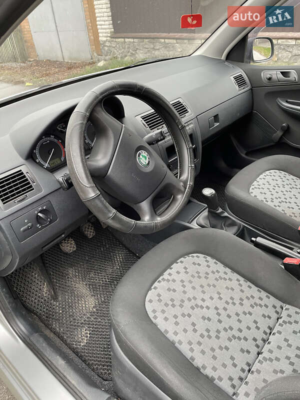 Хэтчбек Skoda Fabia 2005 в Немирове