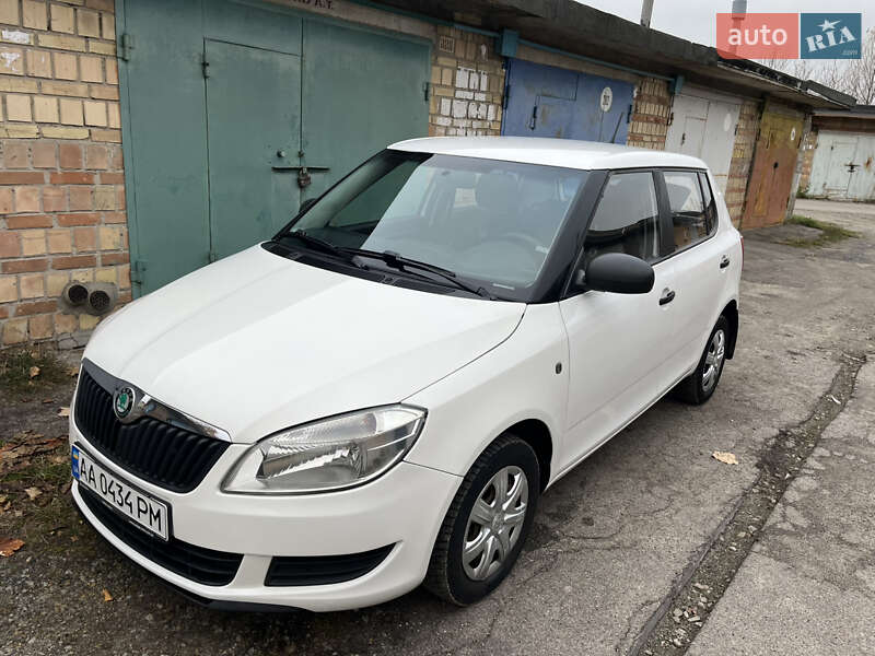 Хэтчбек Skoda Fabia 2011 в Киеве