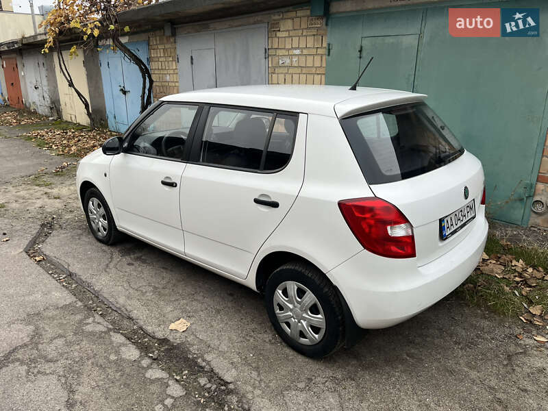 Хэтчбек Skoda Fabia 2011 в Киеве