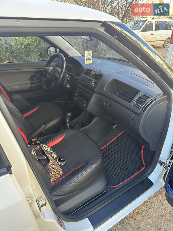 Хэтчбек Skoda Fabia 2010 в Виннице