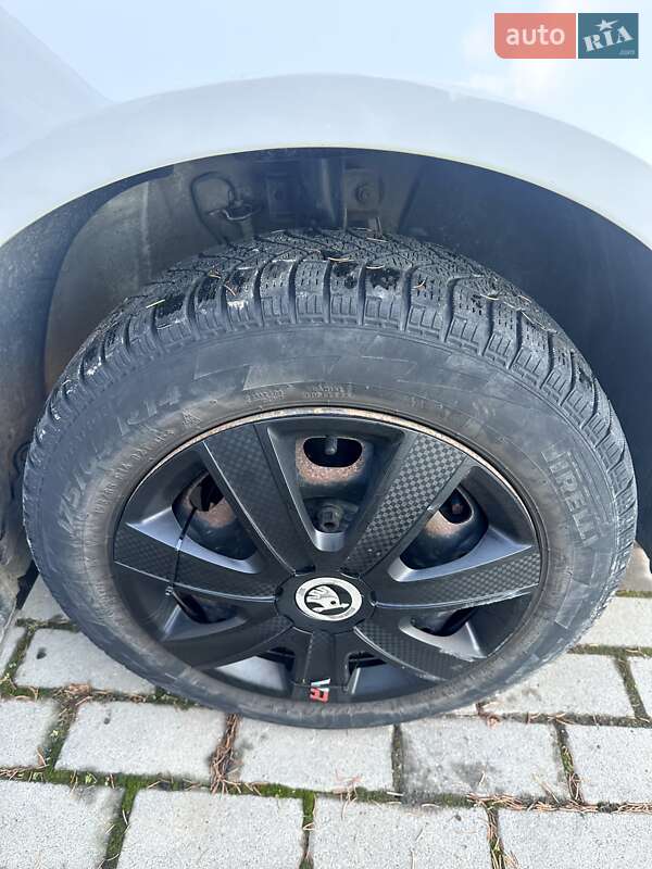 Хэтчбек Skoda Fabia 2011 в Хусте