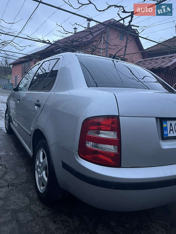 Седан Skoda Fabia 2004 в Мукачево