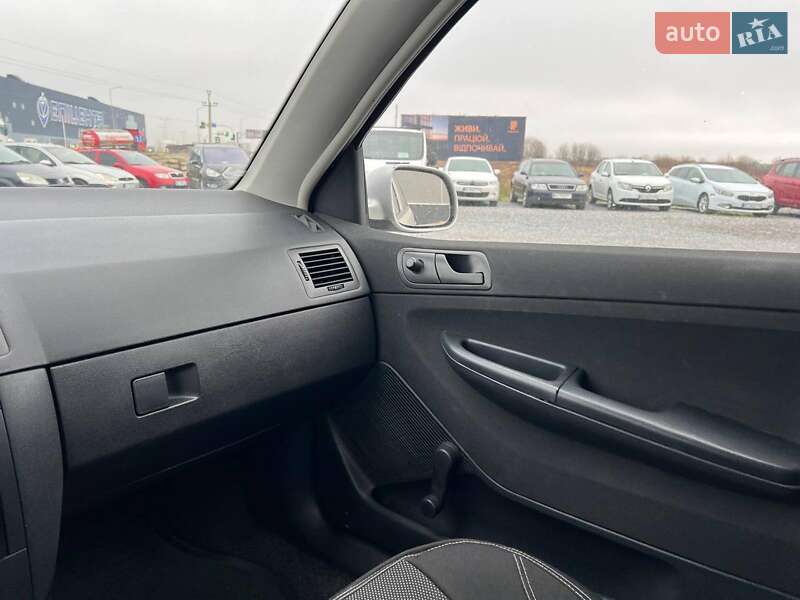 Хэтчбек Skoda Fabia 2006 в Львове