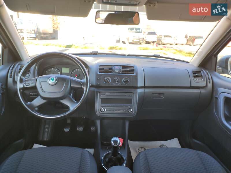 Хэтчбек Skoda Fabia 2010 в Луцке