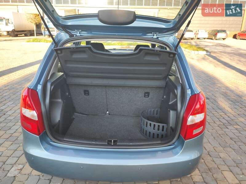 Хэтчбек Skoda Fabia 2010 в Луцке