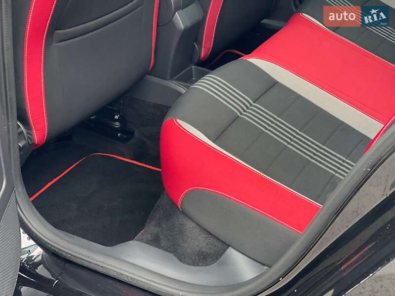 Хэтчбек Skoda Fabia 2016 в Ужгороде