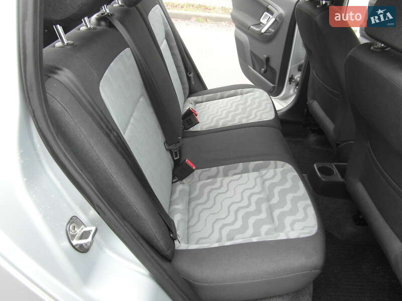 Хэтчбек Skoda Fabia 2010 в Кропивницком