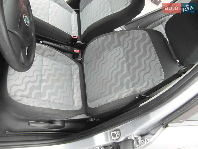 Хэтчбек Skoda Fabia 2010 в Кропивницком