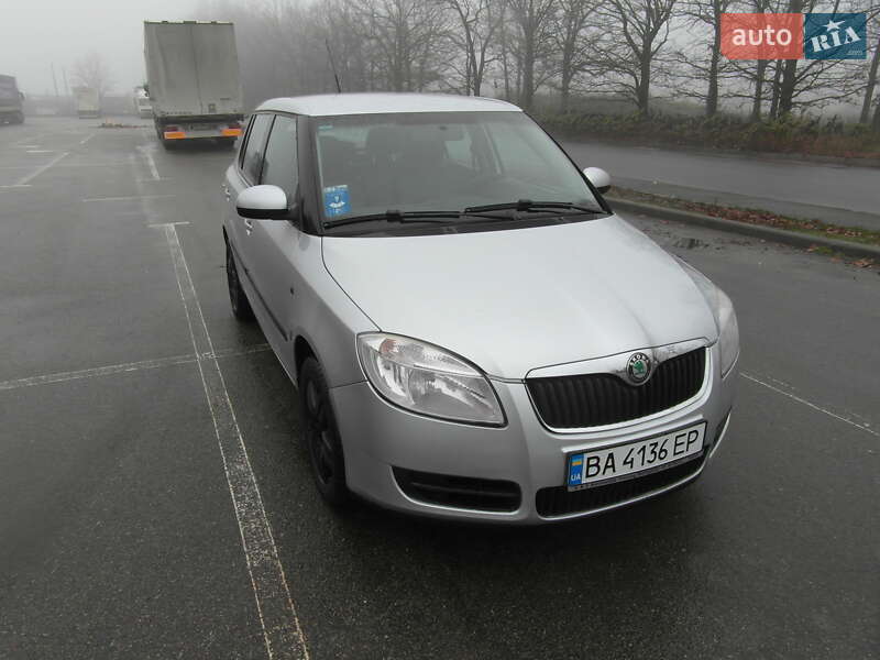 Хэтчбек Skoda Fabia 2010 в Кропивницком