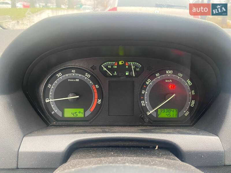 Седан Skoda Fabia 2006 в Киеве