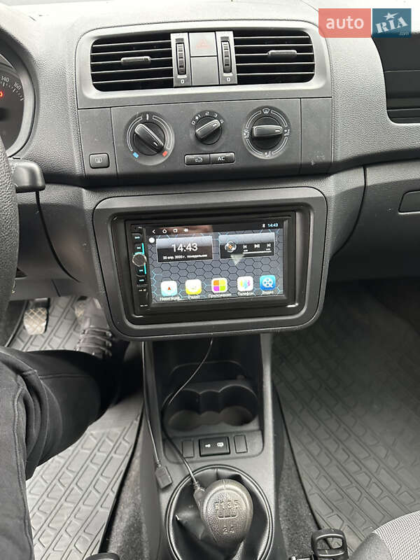 Хэтчбек Skoda Fabia 2011 в Харькове