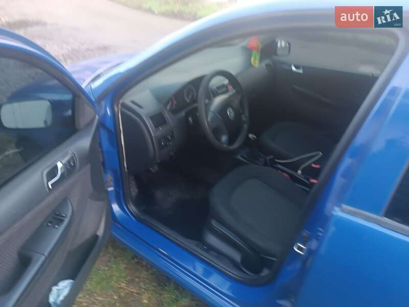 Хэтчбек Skoda Fabia 2005 в Киеве