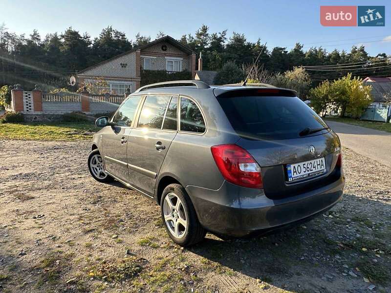 Універсал Skoda Fabia 2011 в Синяві