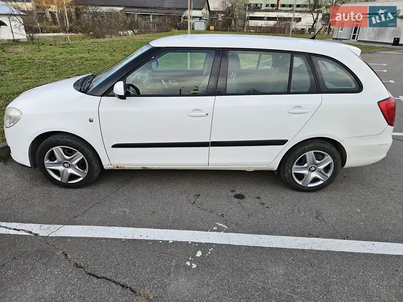 Skoda Fabia 2008 VIN TMBGC25J693117936 фото оголошення 2 з 49