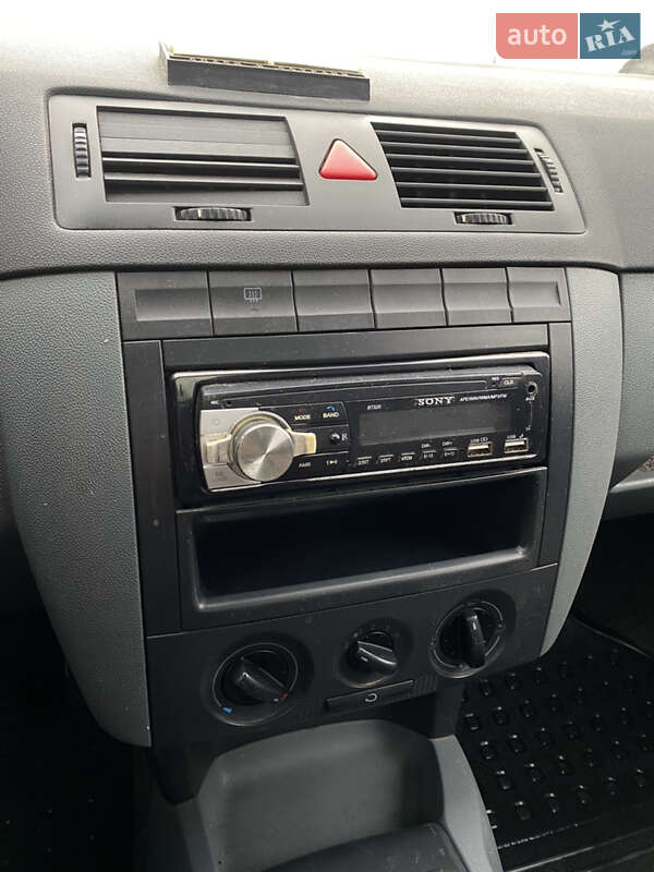 Хетчбек Skoda Fabia 2004 в Мукачевому