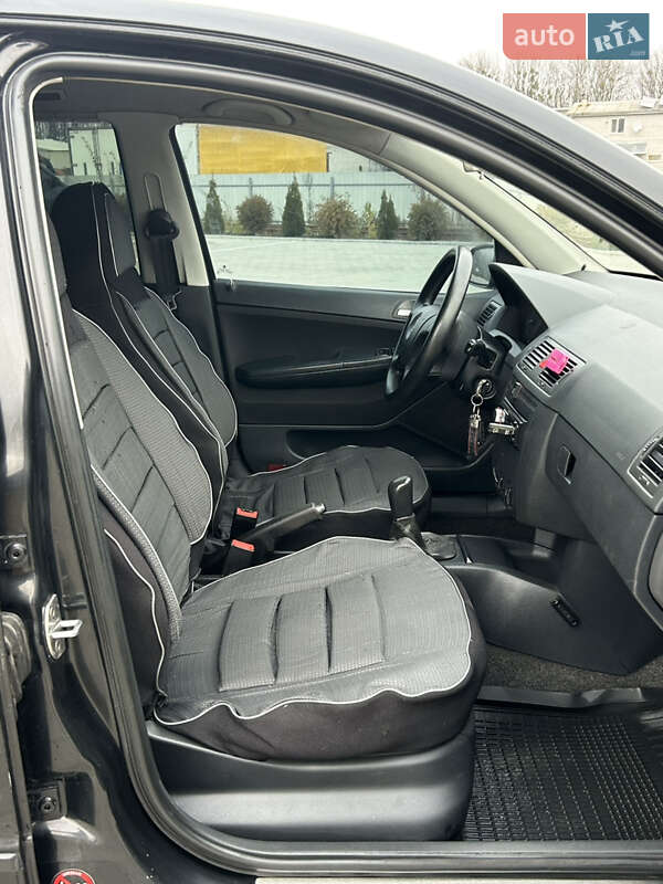 Седан Skoda Fabia 2004 в Вапнярці