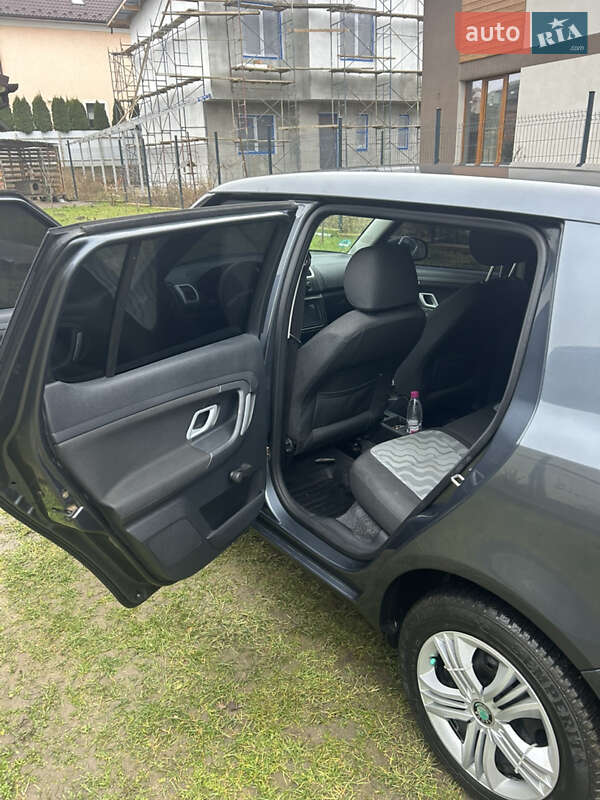 Хэтчбек Skoda Fabia 2009 в Черновцах