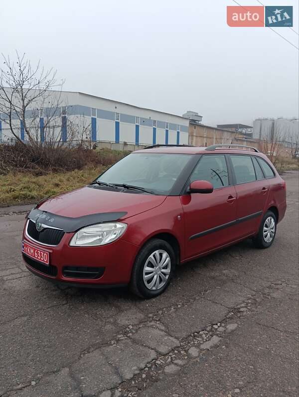 Универсал Skoda Fabia 2010 в Полтаве