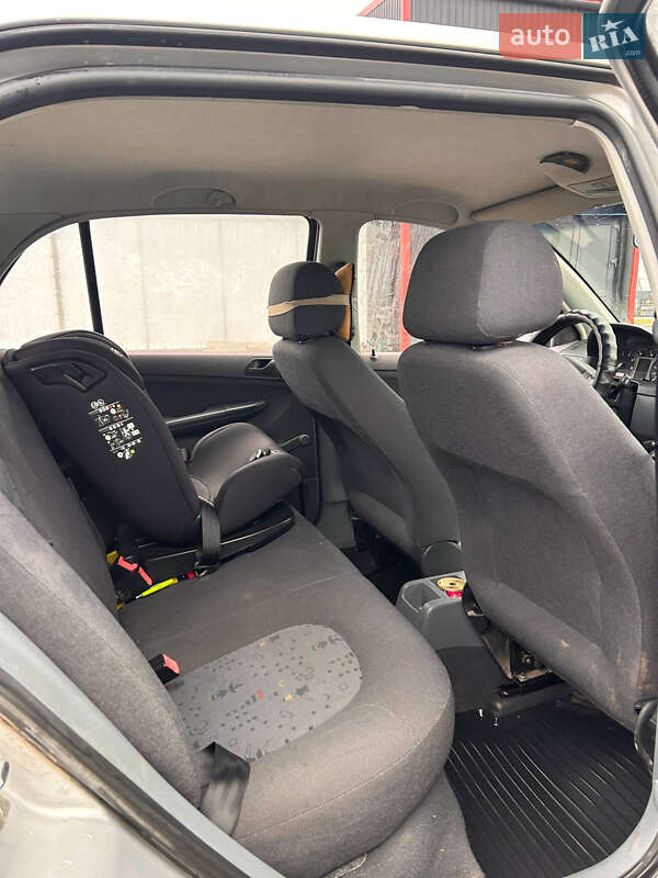 Хетчбек Skoda Fabia 2002 в Тернополі фото Хетчбек Skoda Fabia 2002 в Тернополі