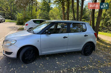 Хэтчбек Skoda Fabia 2012 в Сваляве