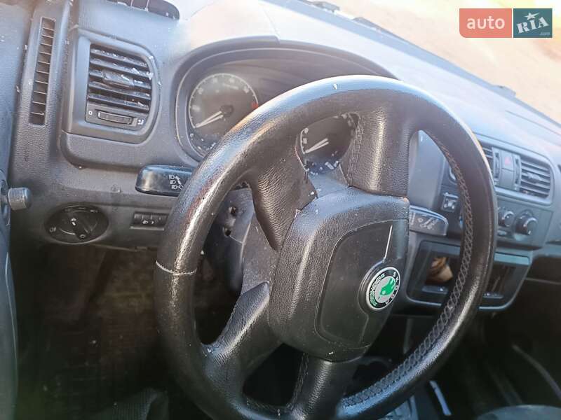 Хэтчбек Skoda Fabia 2010 в Днепре