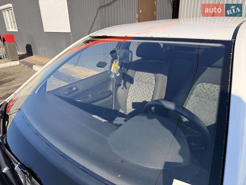 Седан Skoda Fabia 2006 в Киеве