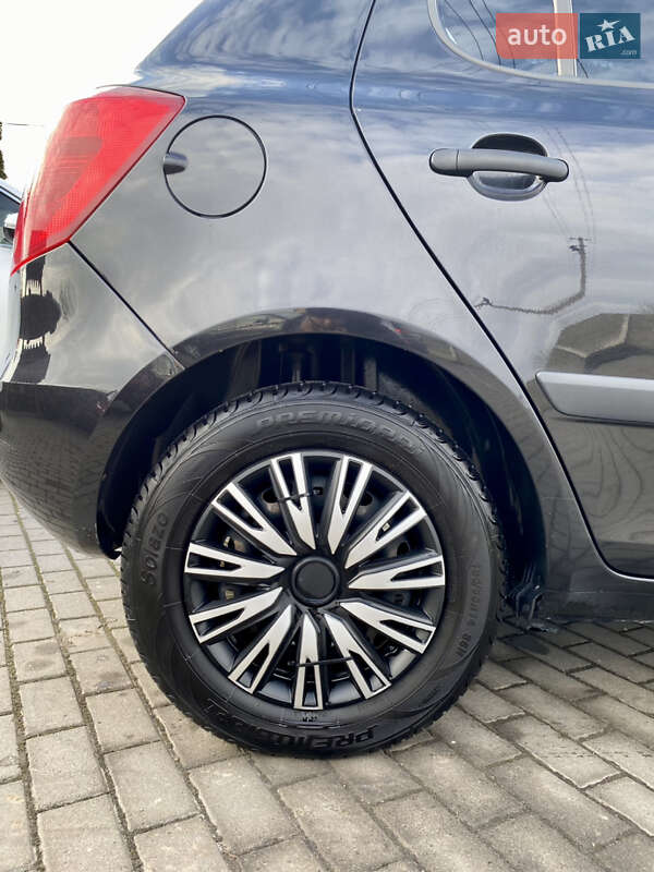 Хэтчбек Skoda Fabia 2012 в Каменке-Бугской