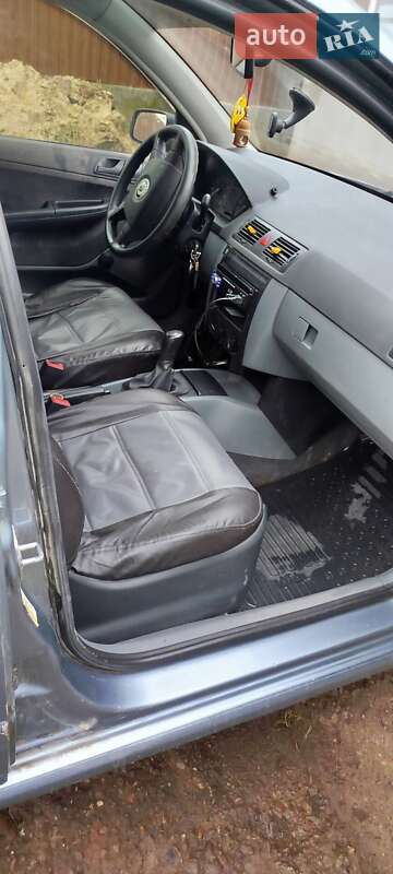 Хэтчбек Skoda Fabia 2002 в Черновцах