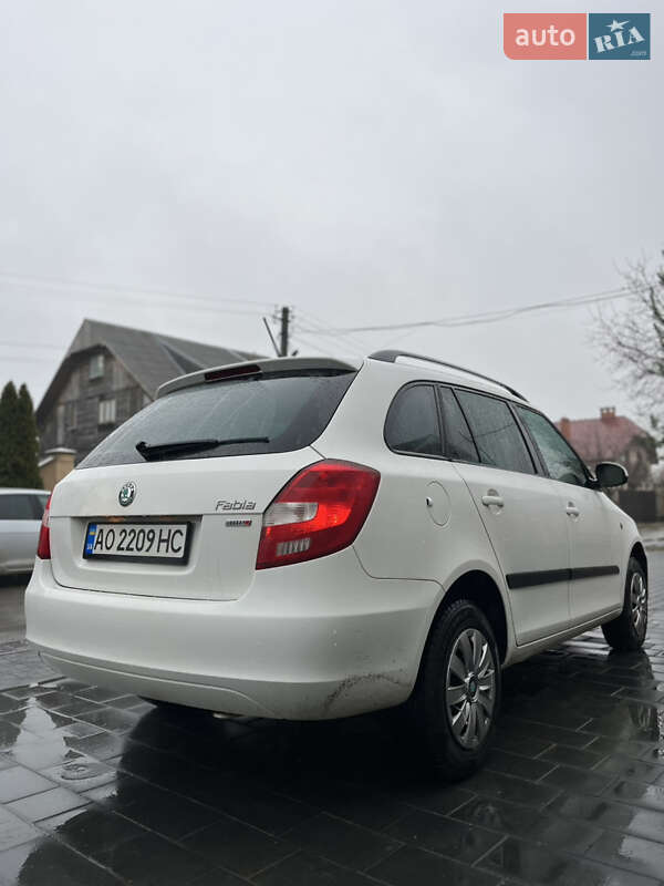 Універсал Skoda Fabia 2012 в Ужгороді